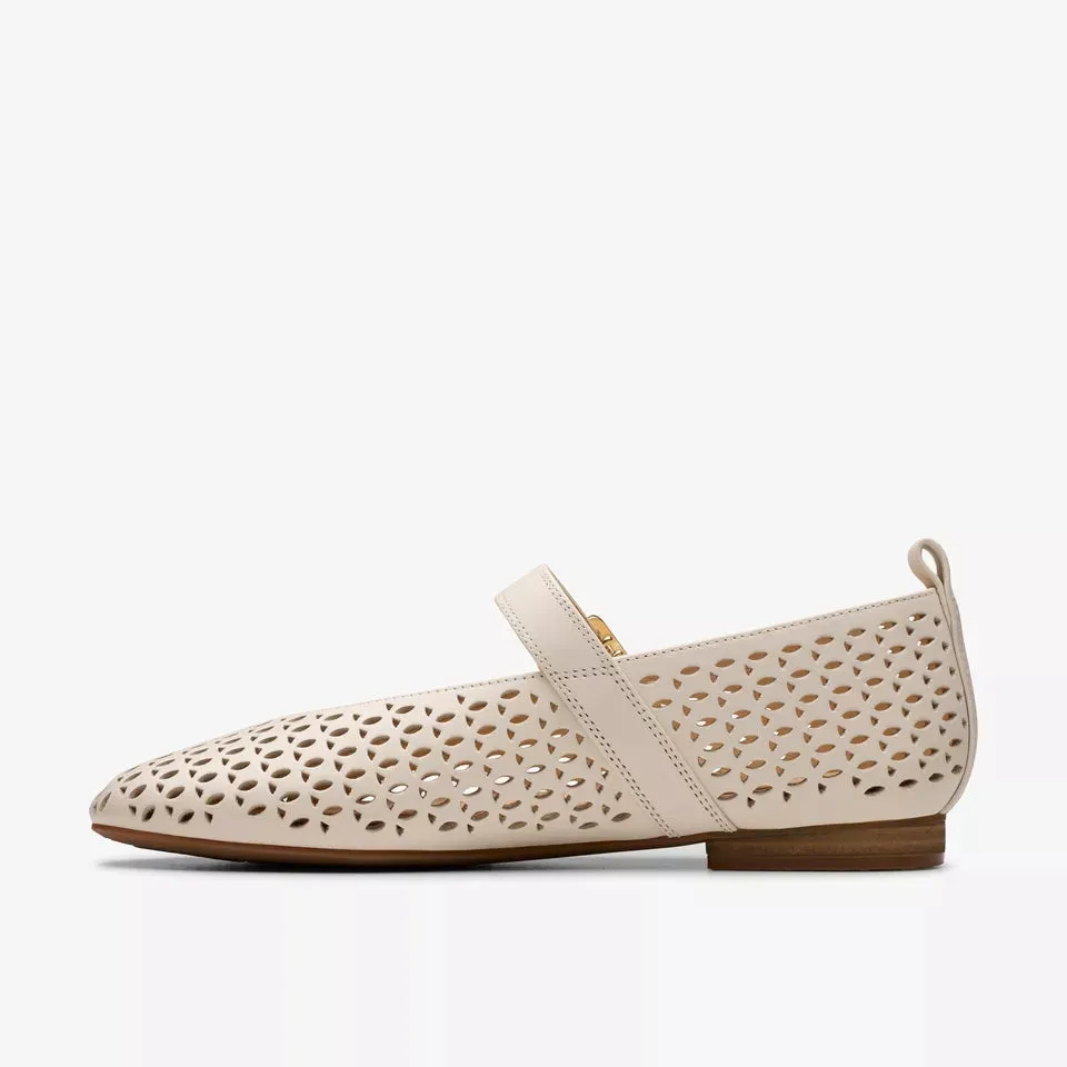 Clarks Women's Fawna Jane Cream Leather 26181230