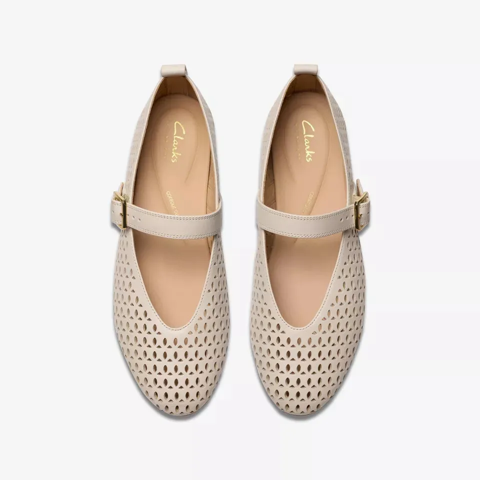 Clarks Women's Fawna Jane Cream Leather 26181230