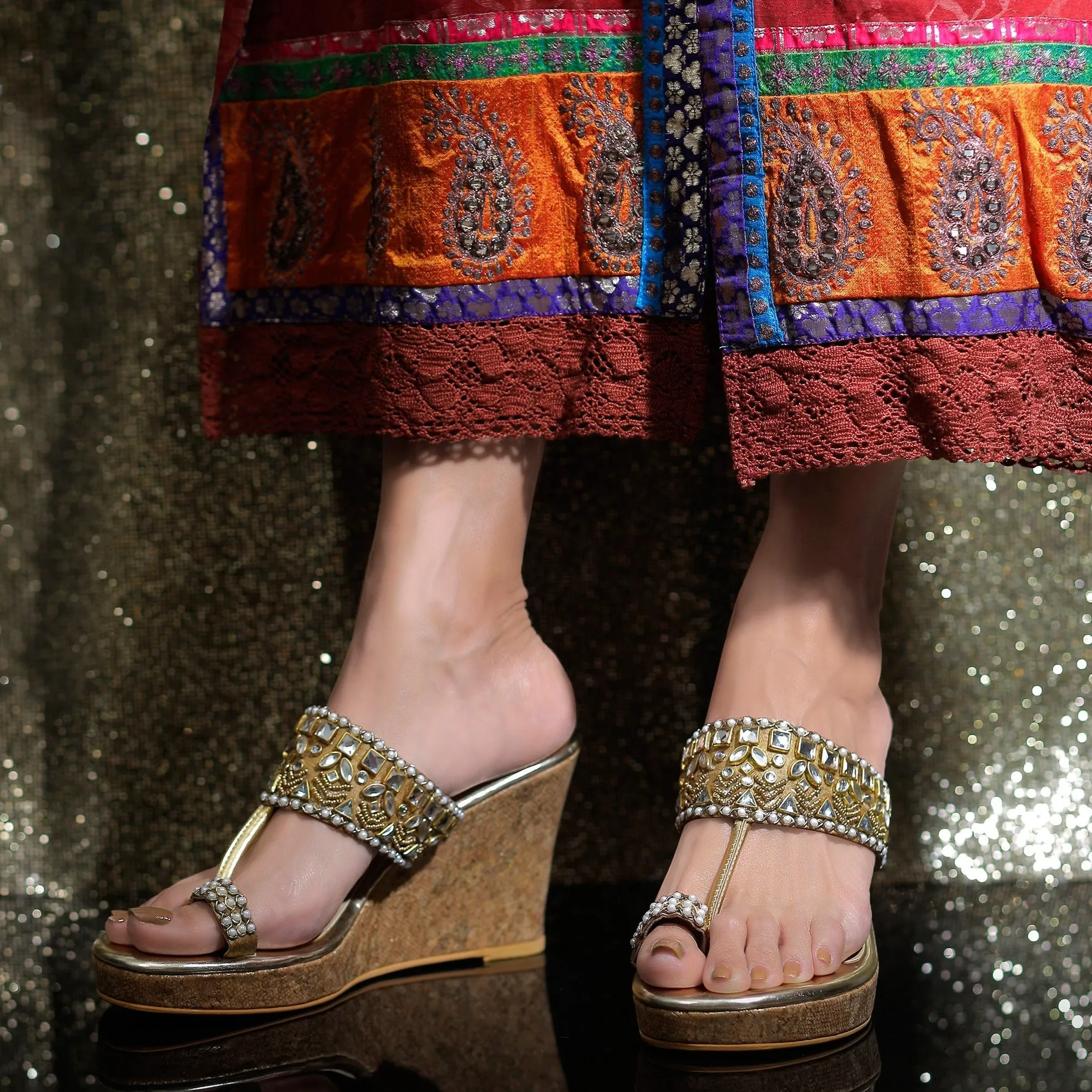 INAAYAT- EMBELLISHED KOLHAPURIS