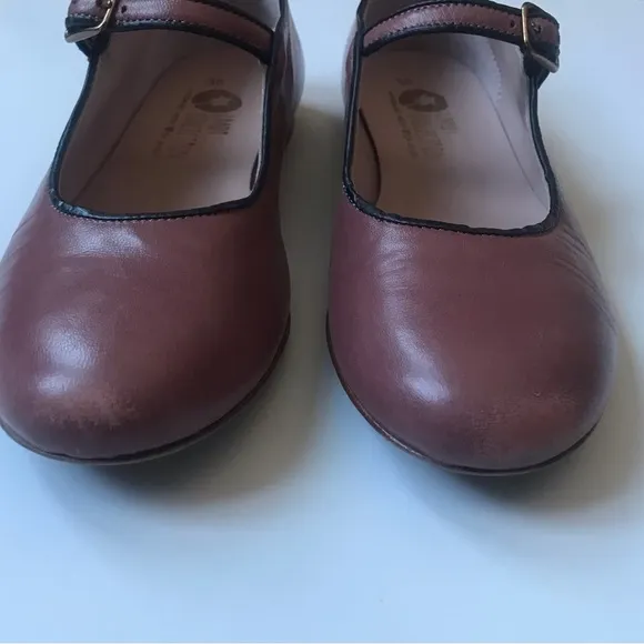 LMDI Collection Leather Mary Jane, Size 35 EU/ 3.5 US.
