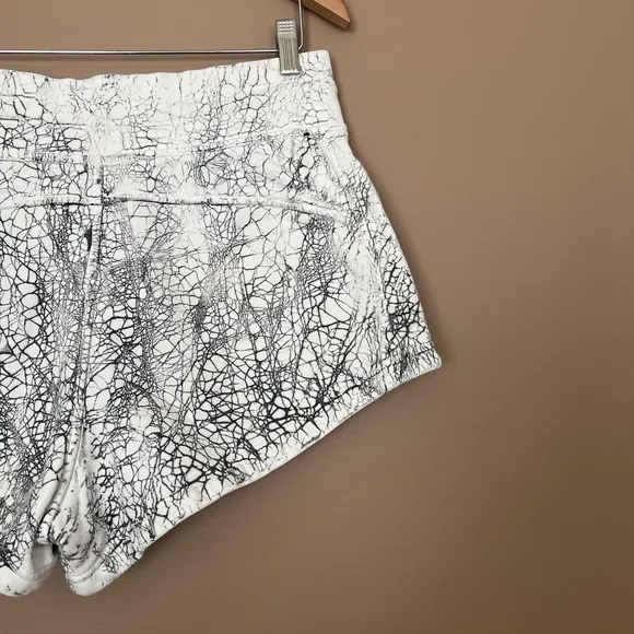 {Lululemon} Inner Glow High-Rise Short 3&quot; in Thread Dye White Black - Women’s 8