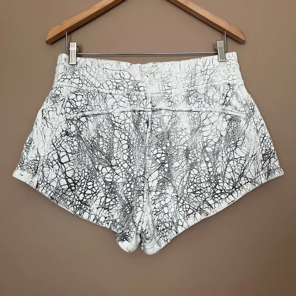 {Lululemon} Inner Glow High-Rise Short 3&quot; in Thread Dye White Black - Women’s 8