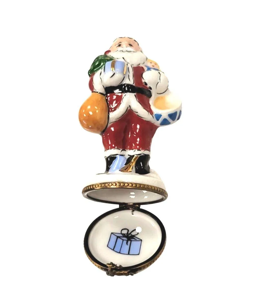 Santa Tree and Gifts - High Detail